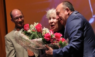 Елена Аросева встретила свои 90 лет на сцене